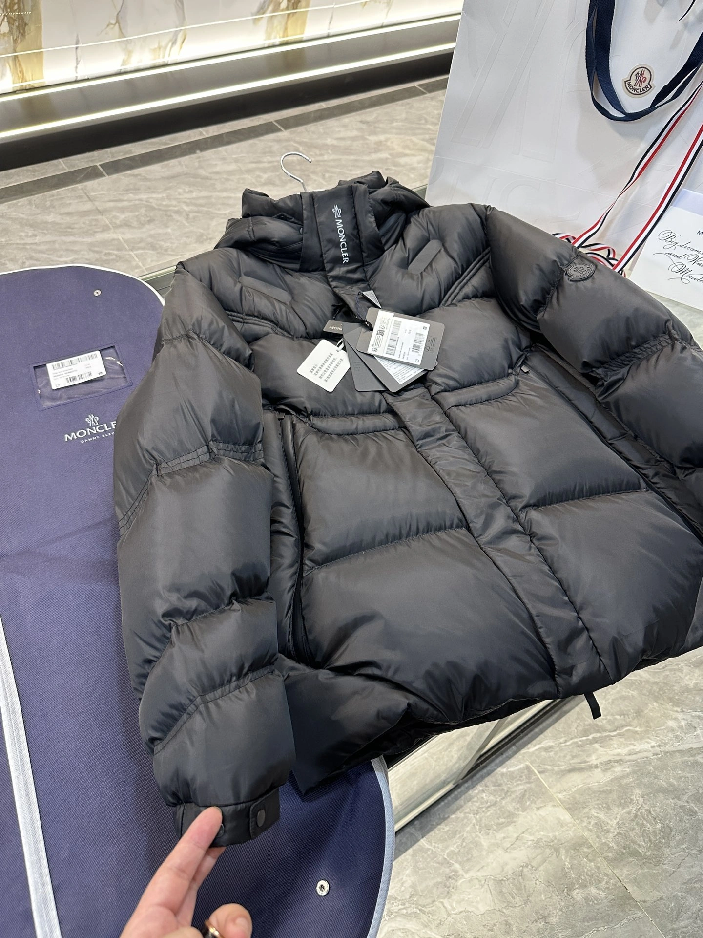FashionForward Moncler Down Jackets 145998