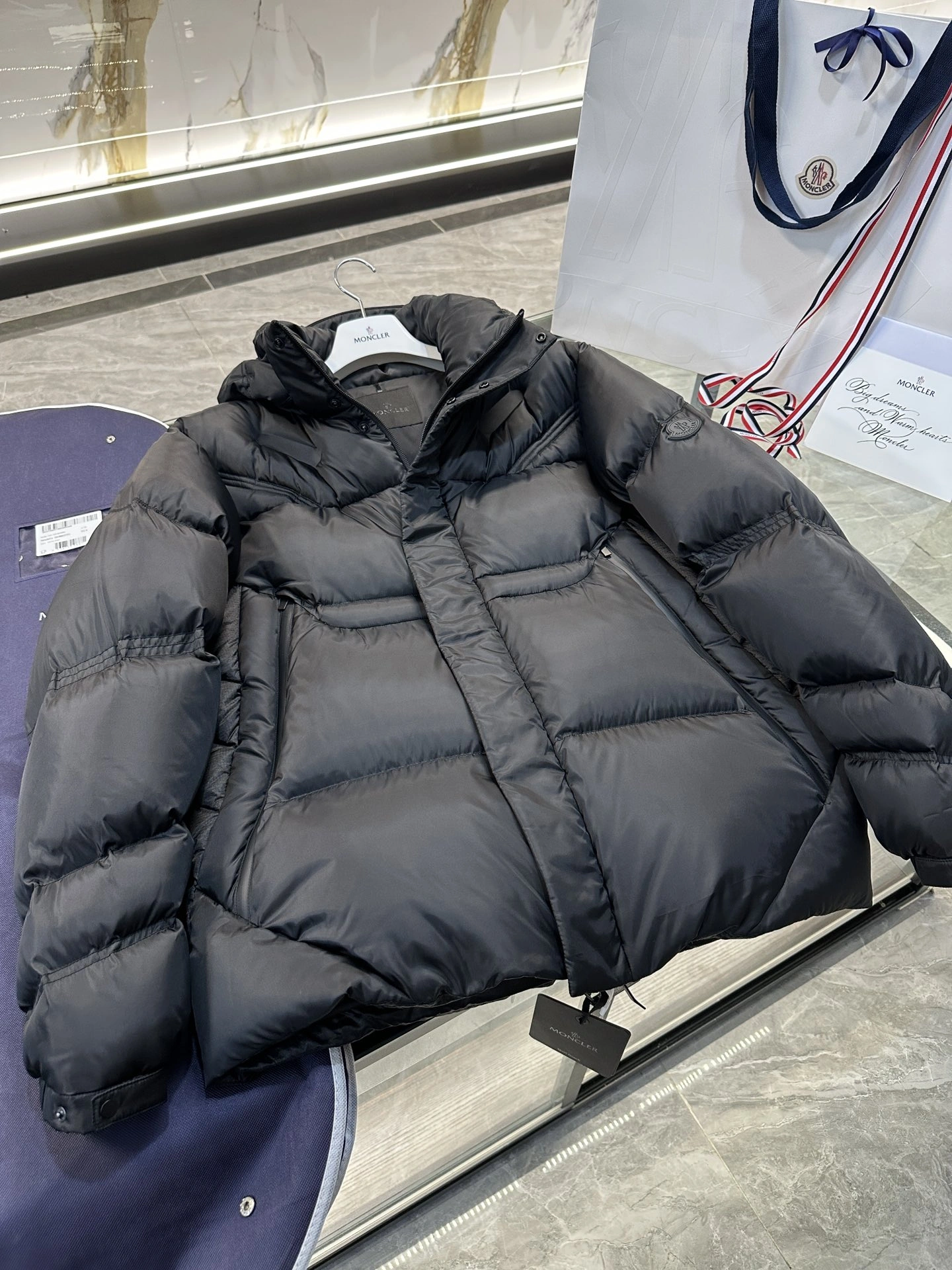 FashionForward Moncler Down Jackets 145998