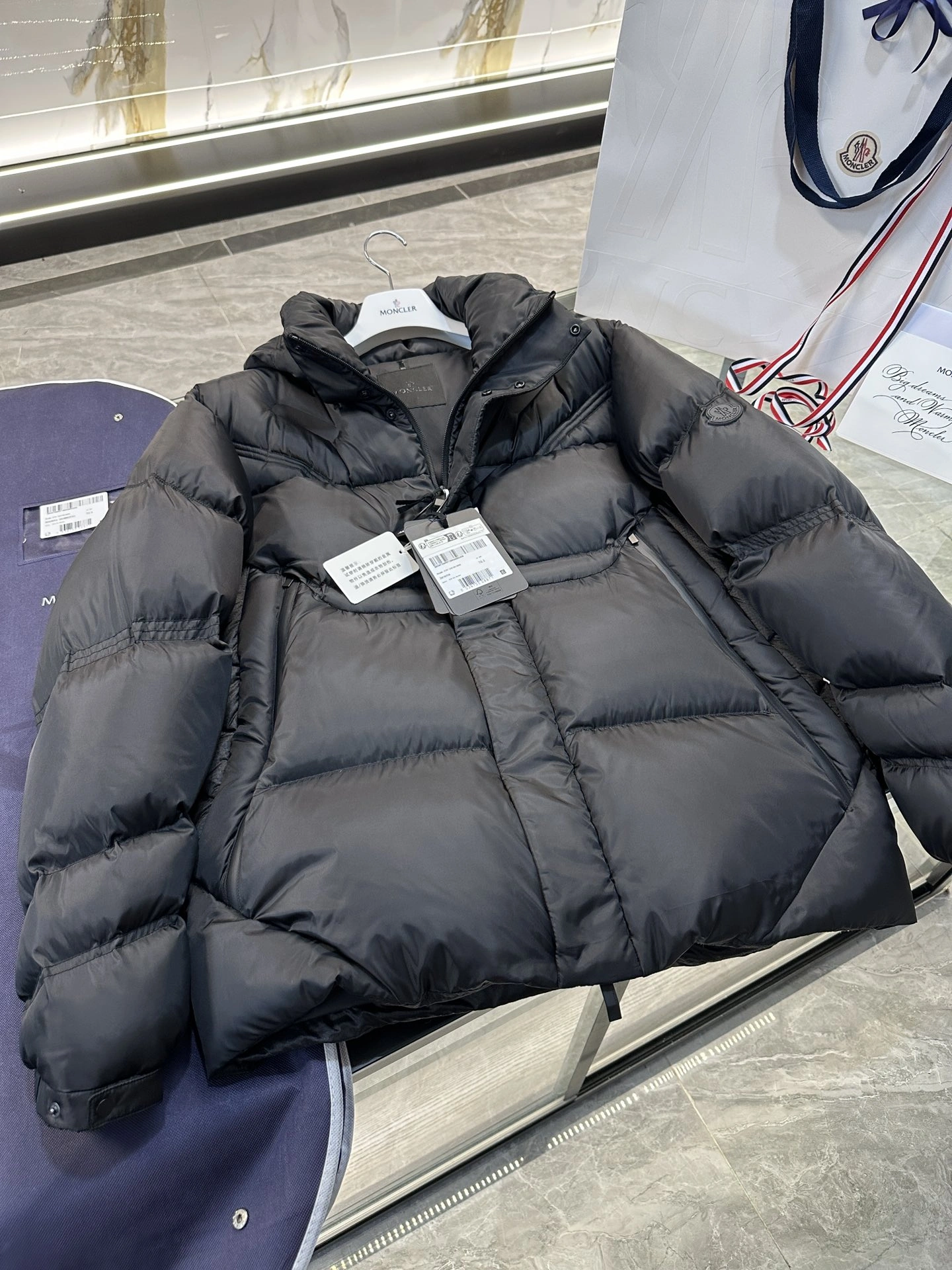 FashionForward Moncler Down Jackets 145998