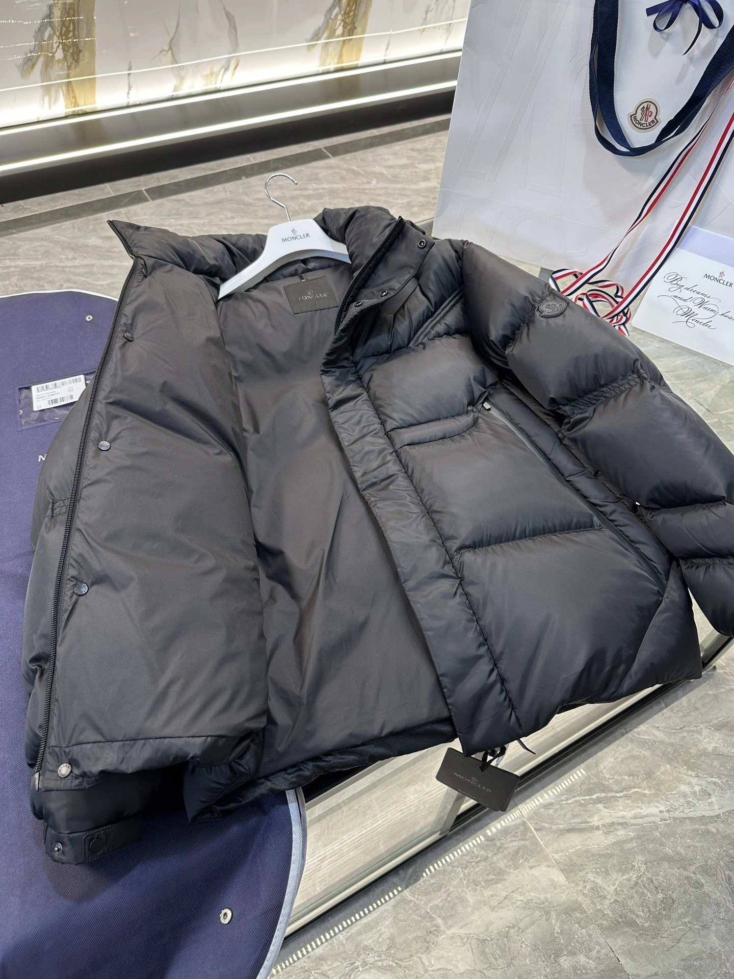 FashionForward Moncler Down Jackets 145998