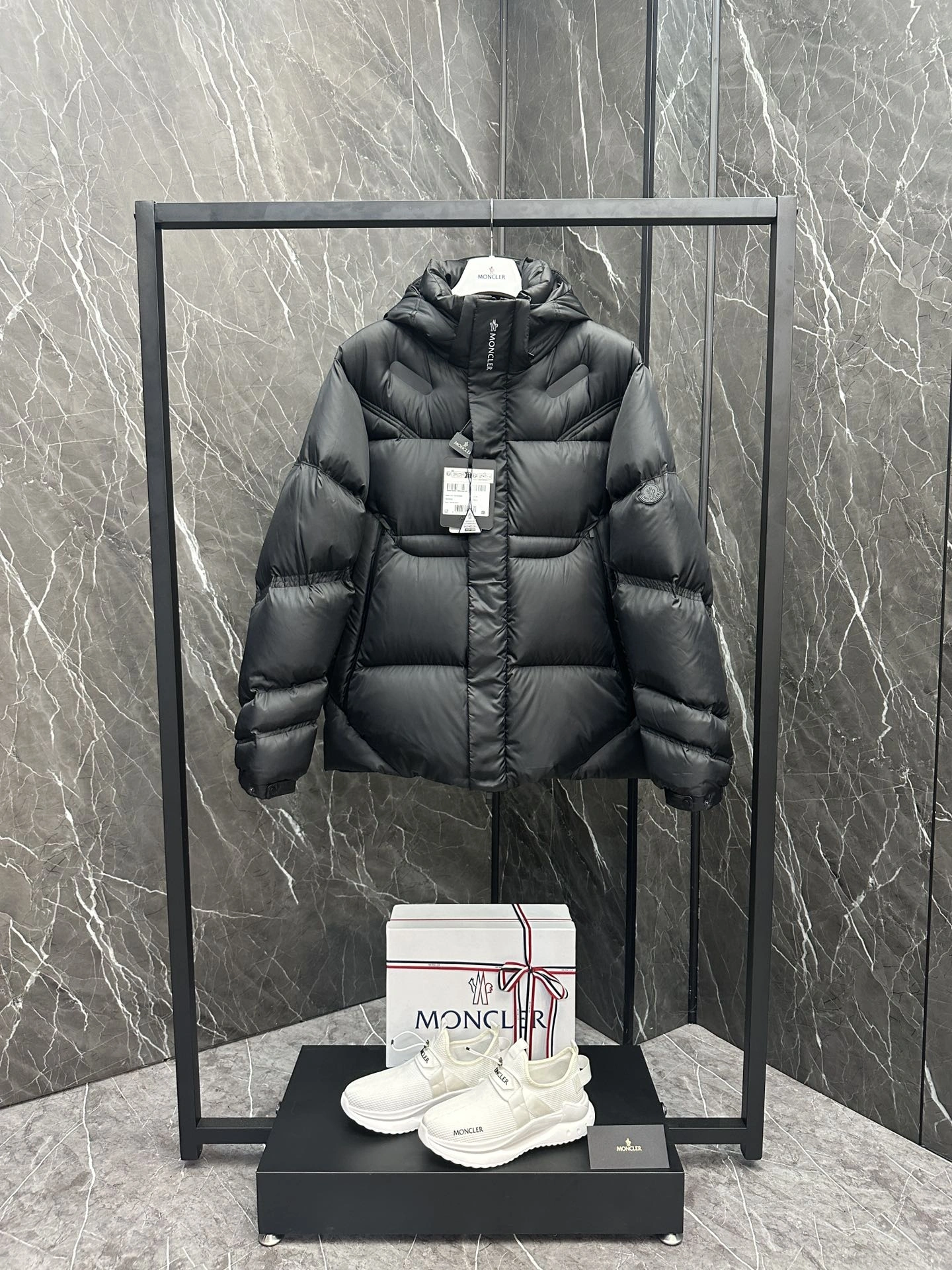 Moncler Down Jackets Seasonal 146002