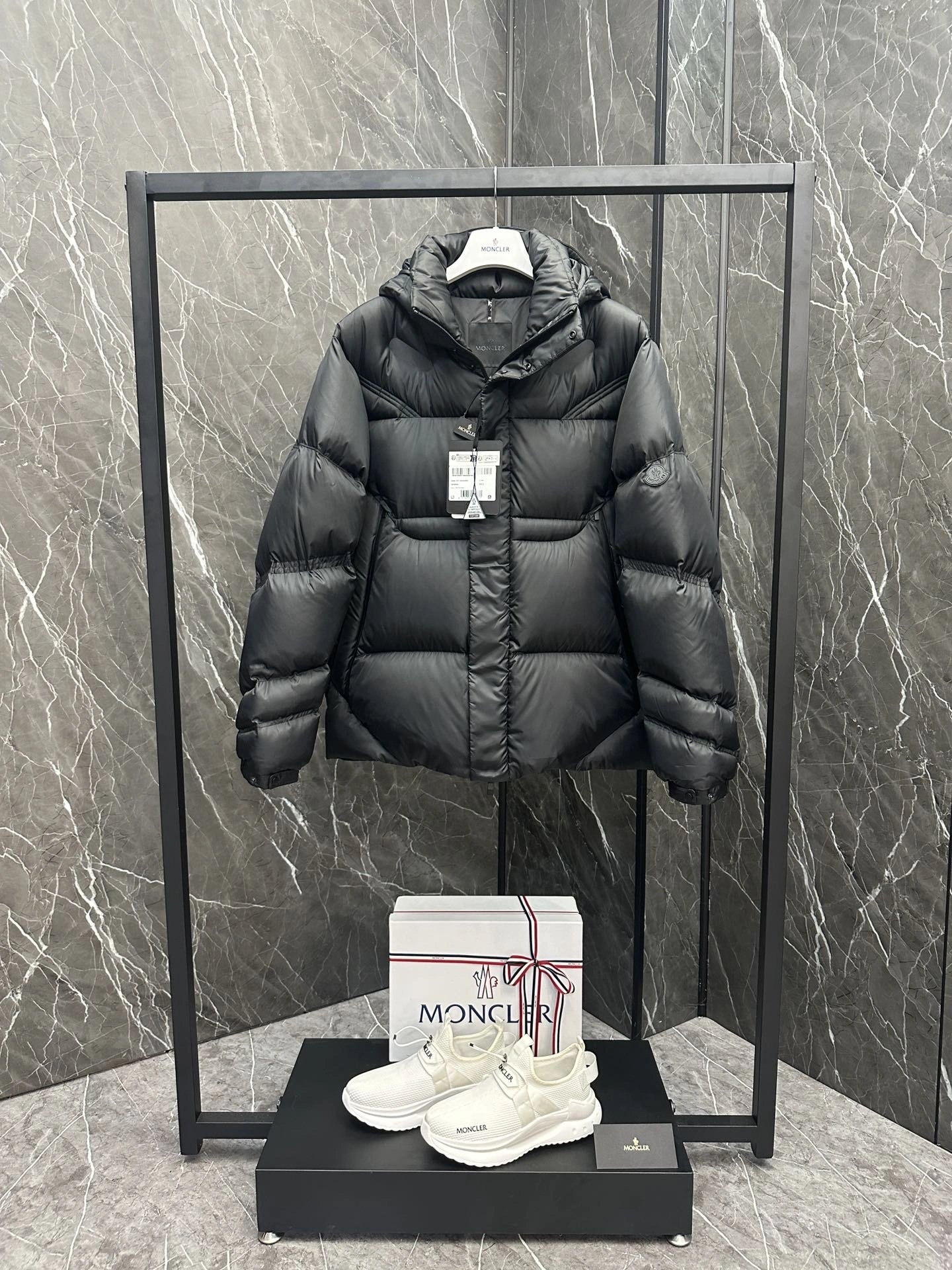 Moncler Down Jackets Seasonal 146002