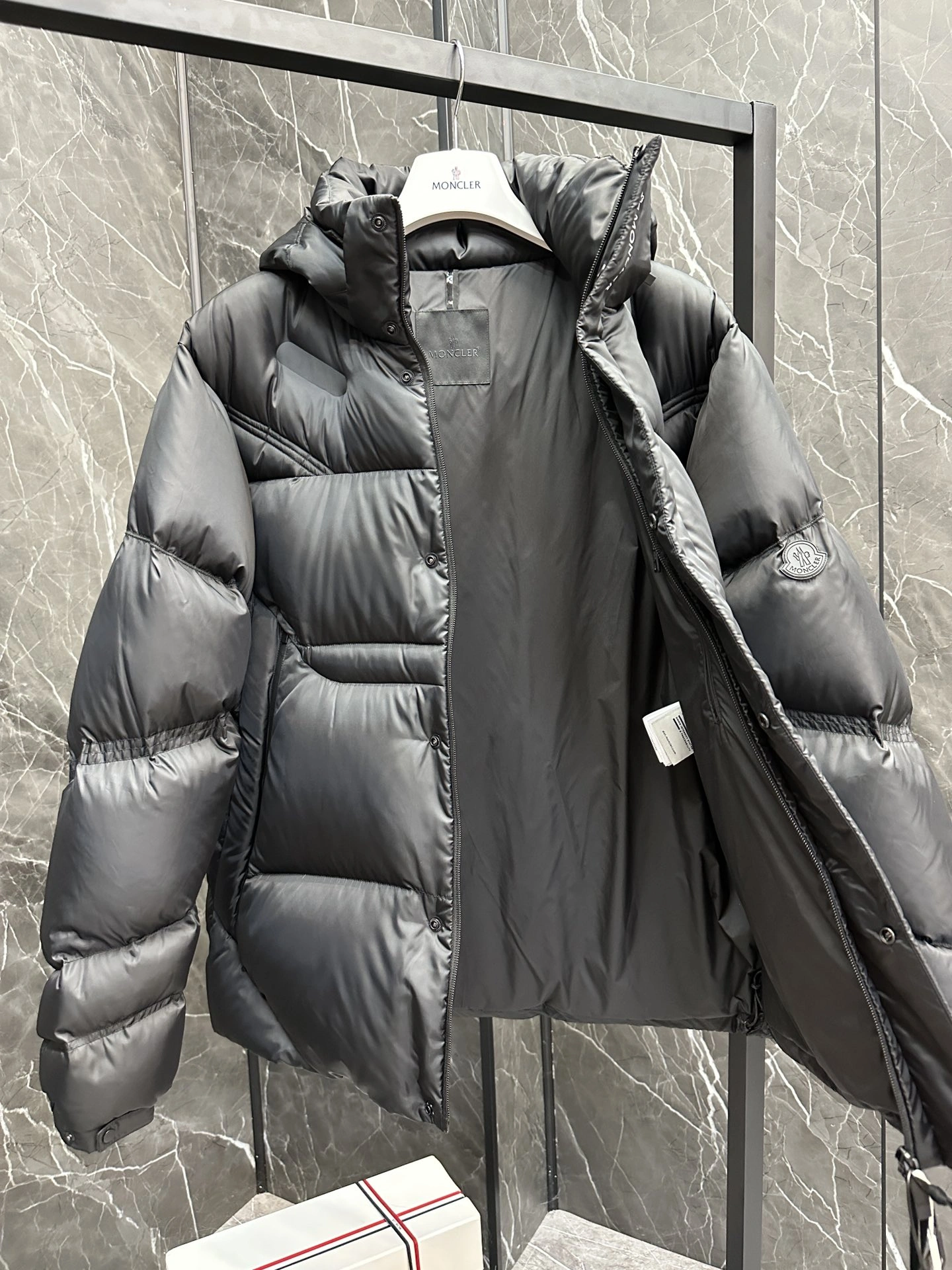 Moncler Down Jackets Seasonal 146002