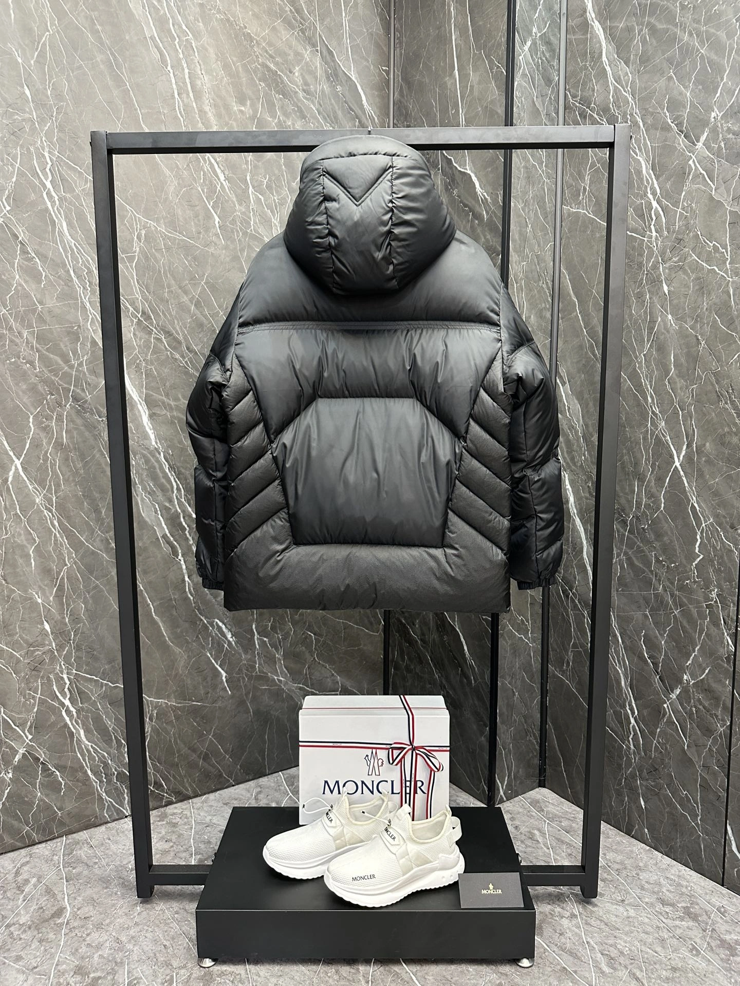Moncler Down Jackets Seasonal 146002