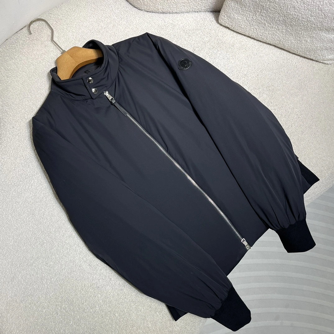 Moncler Down Jackets Trendsetting 146007