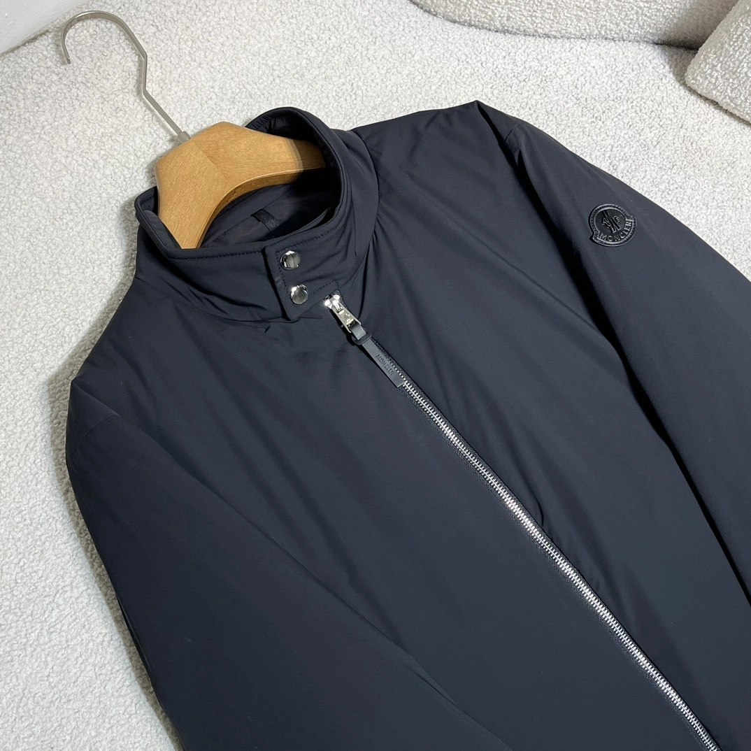 Moncler Down Jackets Trendsetting 146007