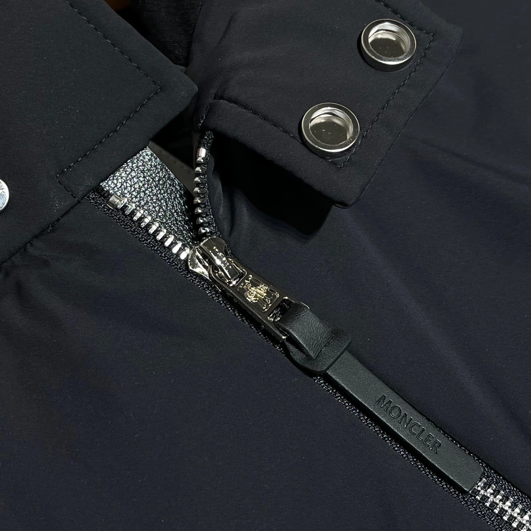 Moncler Down Jackets Trendsetting 146007