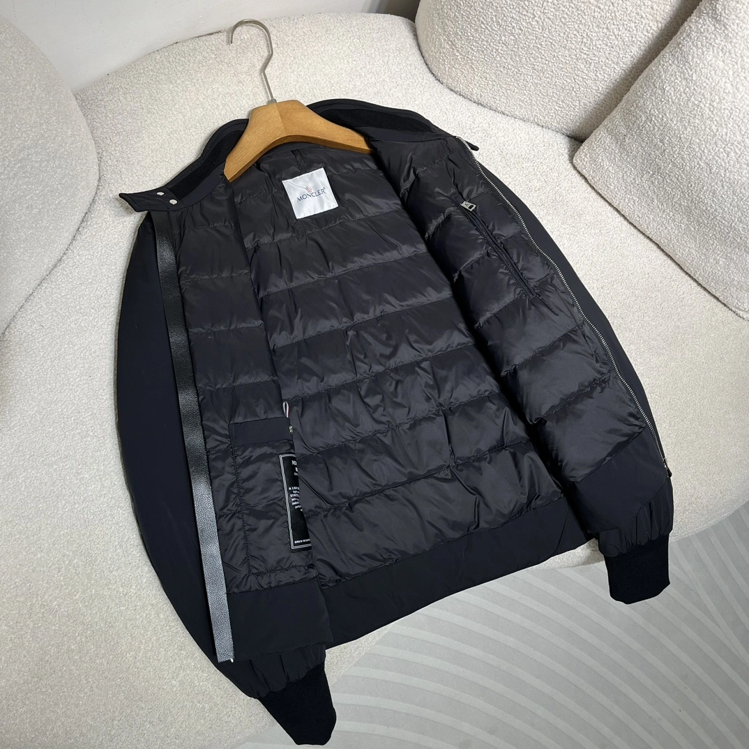 Moncler Down Jackets Trendsetting 146007