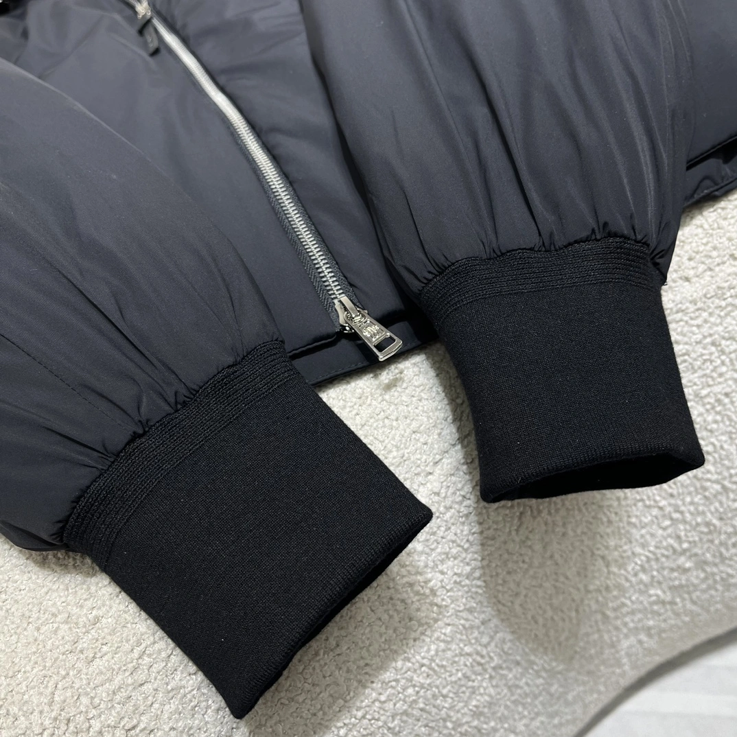 Moncler Down Jackets Trendsetting 146007