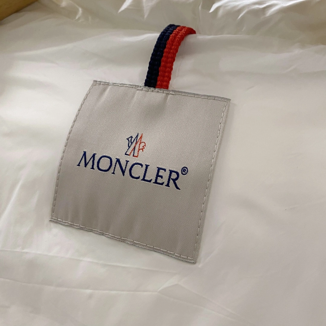 AllSeason Moncler Down Jackets 145997