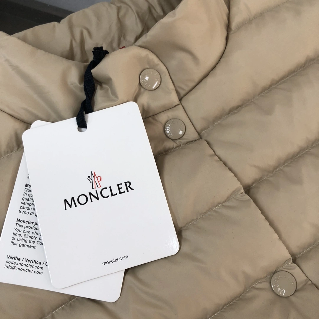 Moncler Down Jackets Sleek 145993