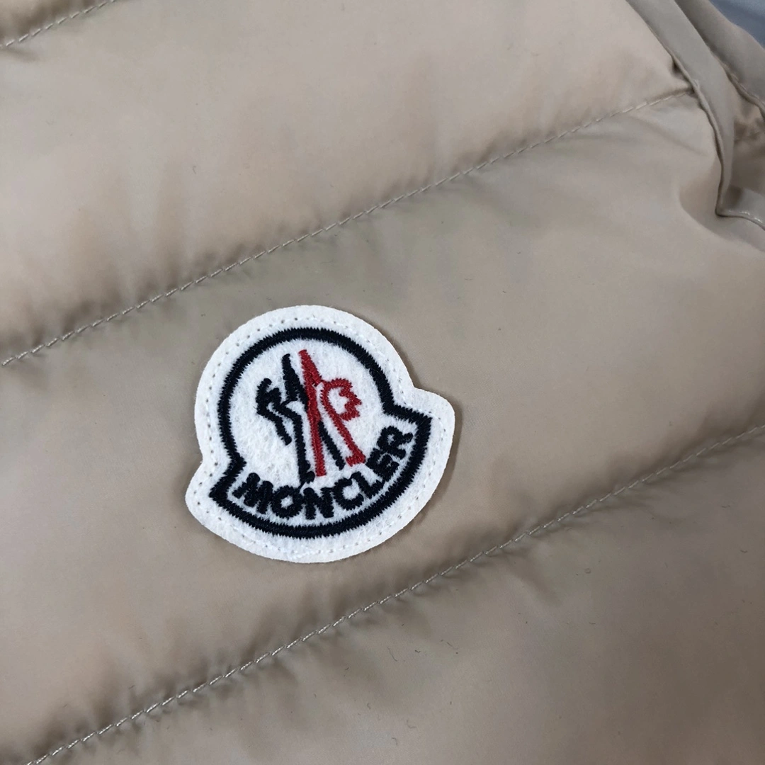 Moncler Down Jackets Sleek 145993