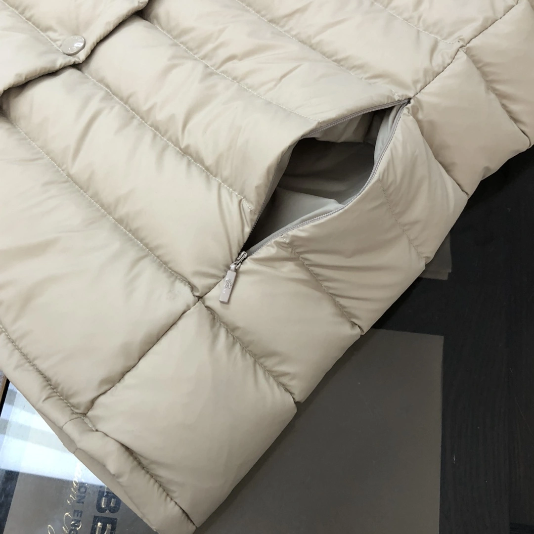 Moncler Down Jackets Sleek 145993