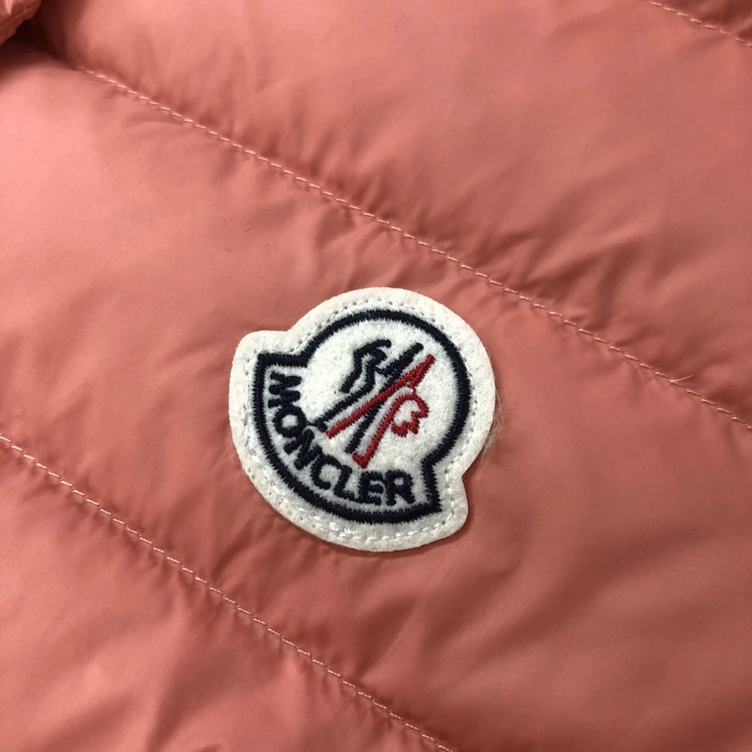 Moncler Down Jackets Trendsetting 146000