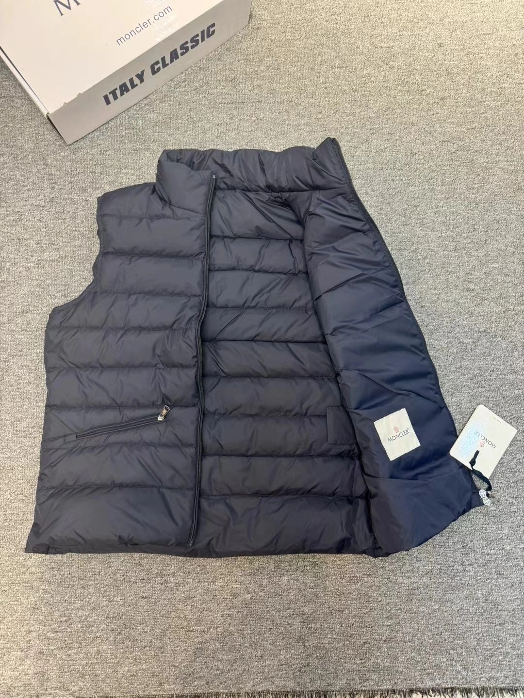 Practical Moncler Down Jackets 145983
