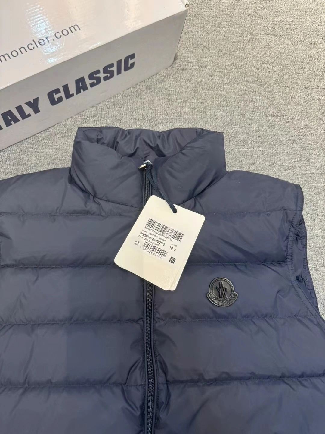Practical Moncler Down Jackets 145983