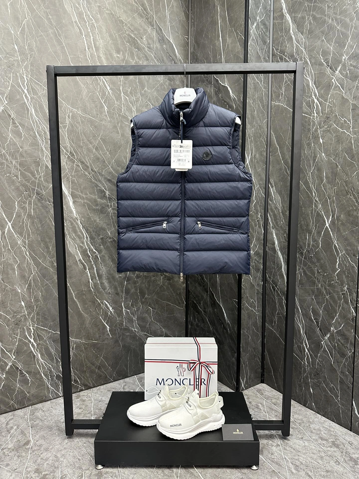 Moncler Down Jackets Durable 145985