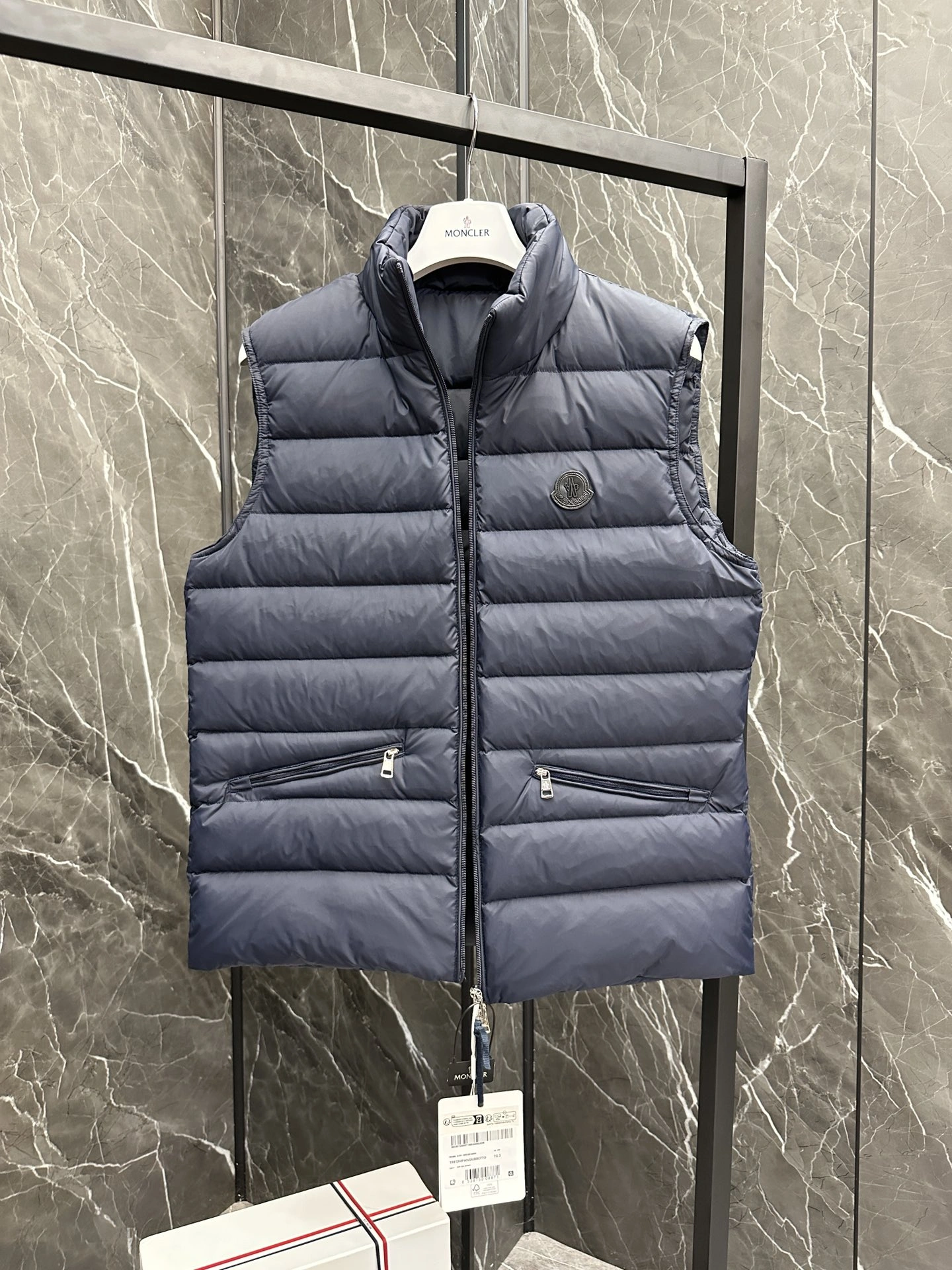 Moncler Down Jackets Durable 145985
