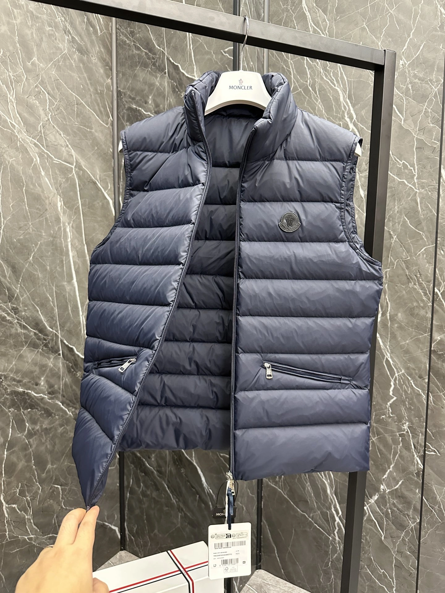 Moncler Down Jackets Durable 145985