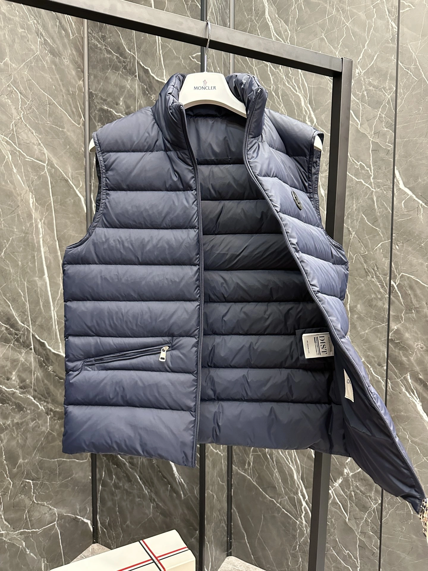 Moncler Down Jackets Durable 145985