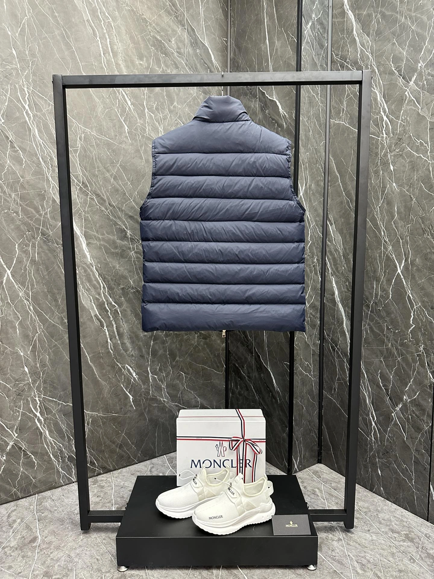 Moncler Down Jackets Durable 145985