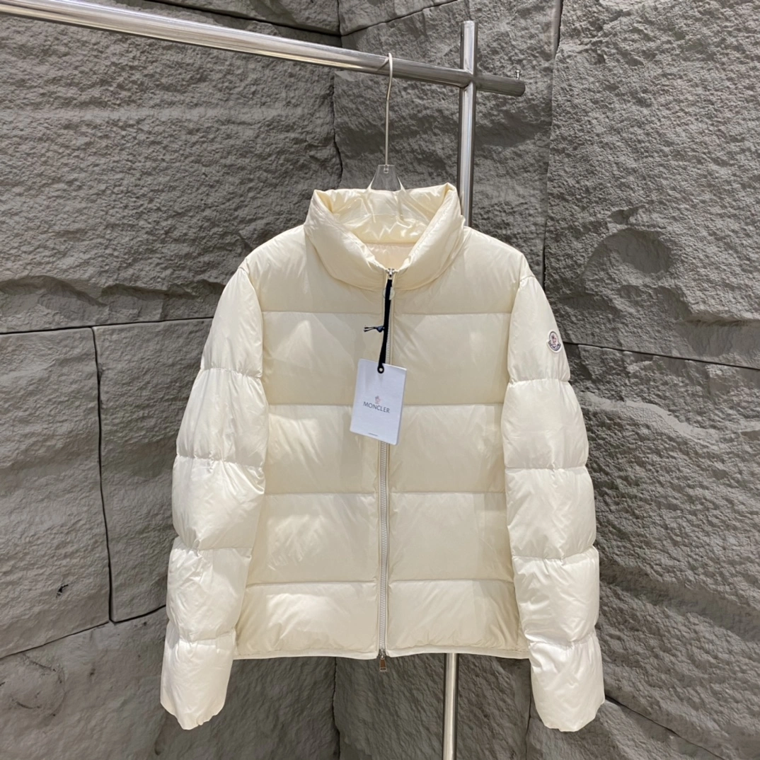 Moncler Down Jackets Sporty 145979