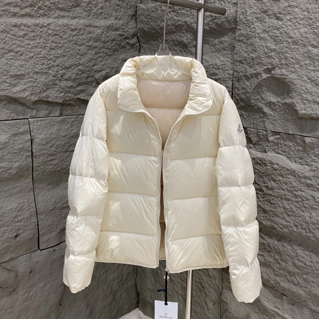 Moncler Down Jackets Sporty 145979