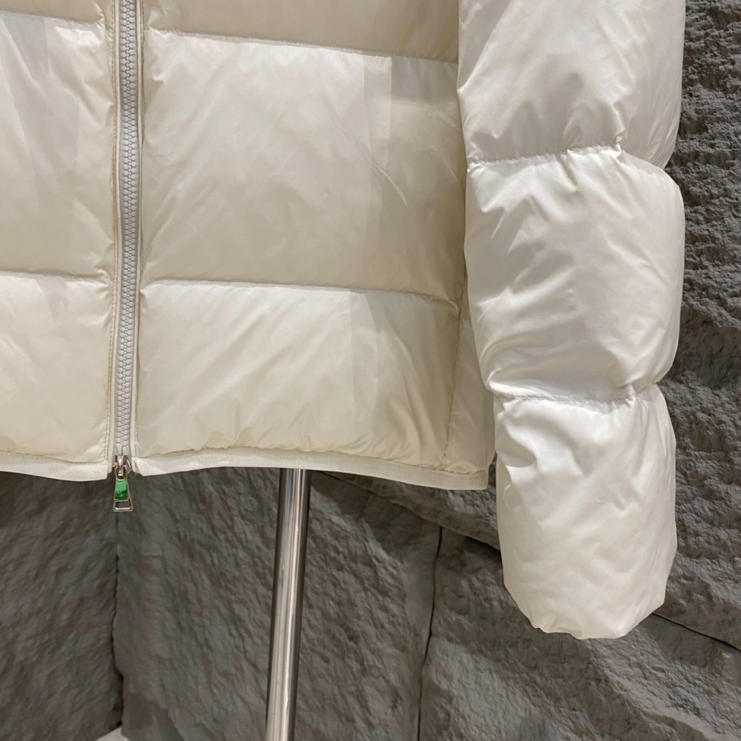 Moncler Down Jackets Sporty 145979