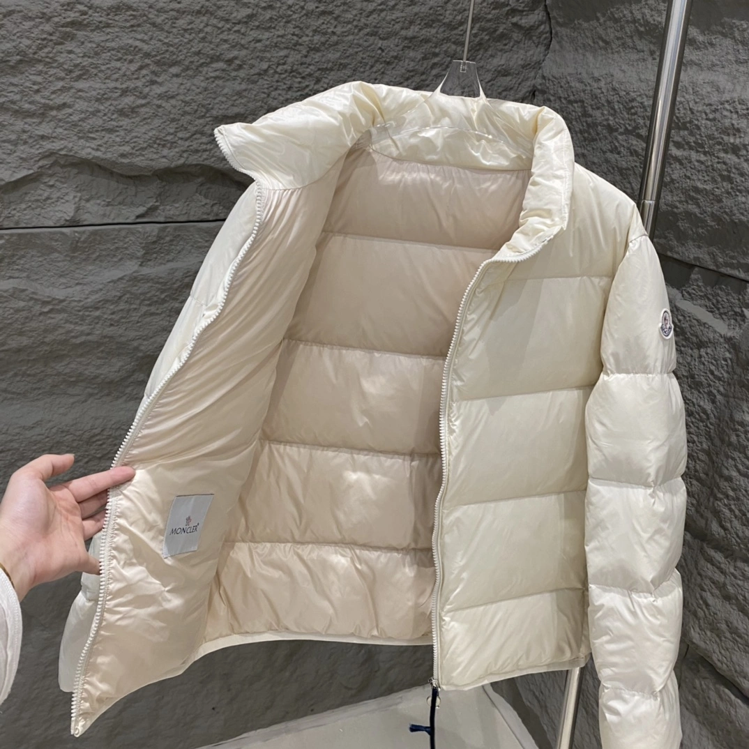 Moncler Down Jackets Sporty 145979