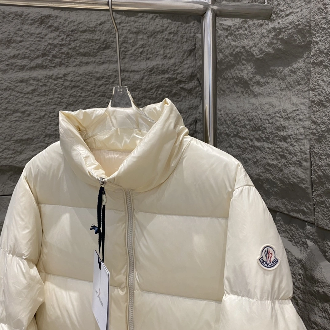 Moncler Down Jackets Sporty 145979