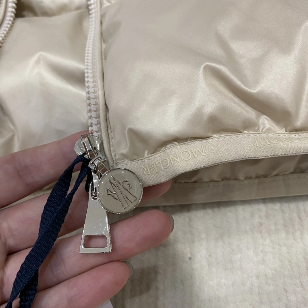 Functional Moncler Down Jackets 145978