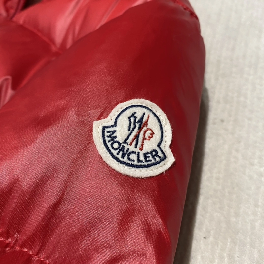 Sleek Moncler Down Jackets 145980