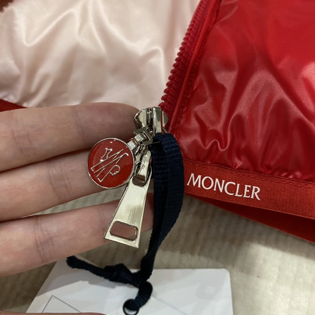 Sleek Moncler Down Jackets 145980