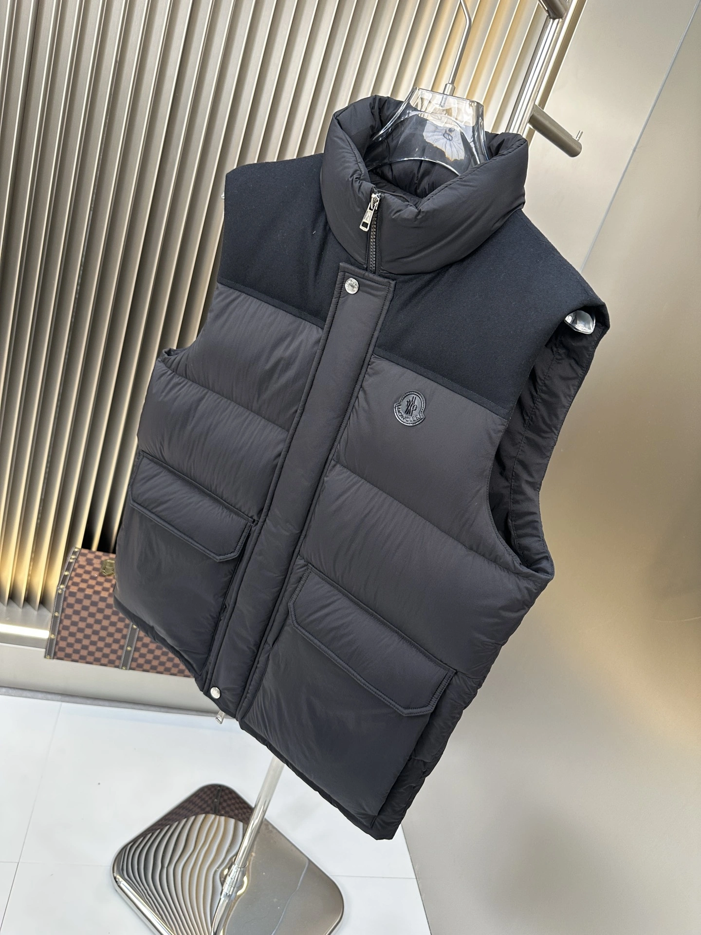 Moncler Down Jackets Supportive 145974