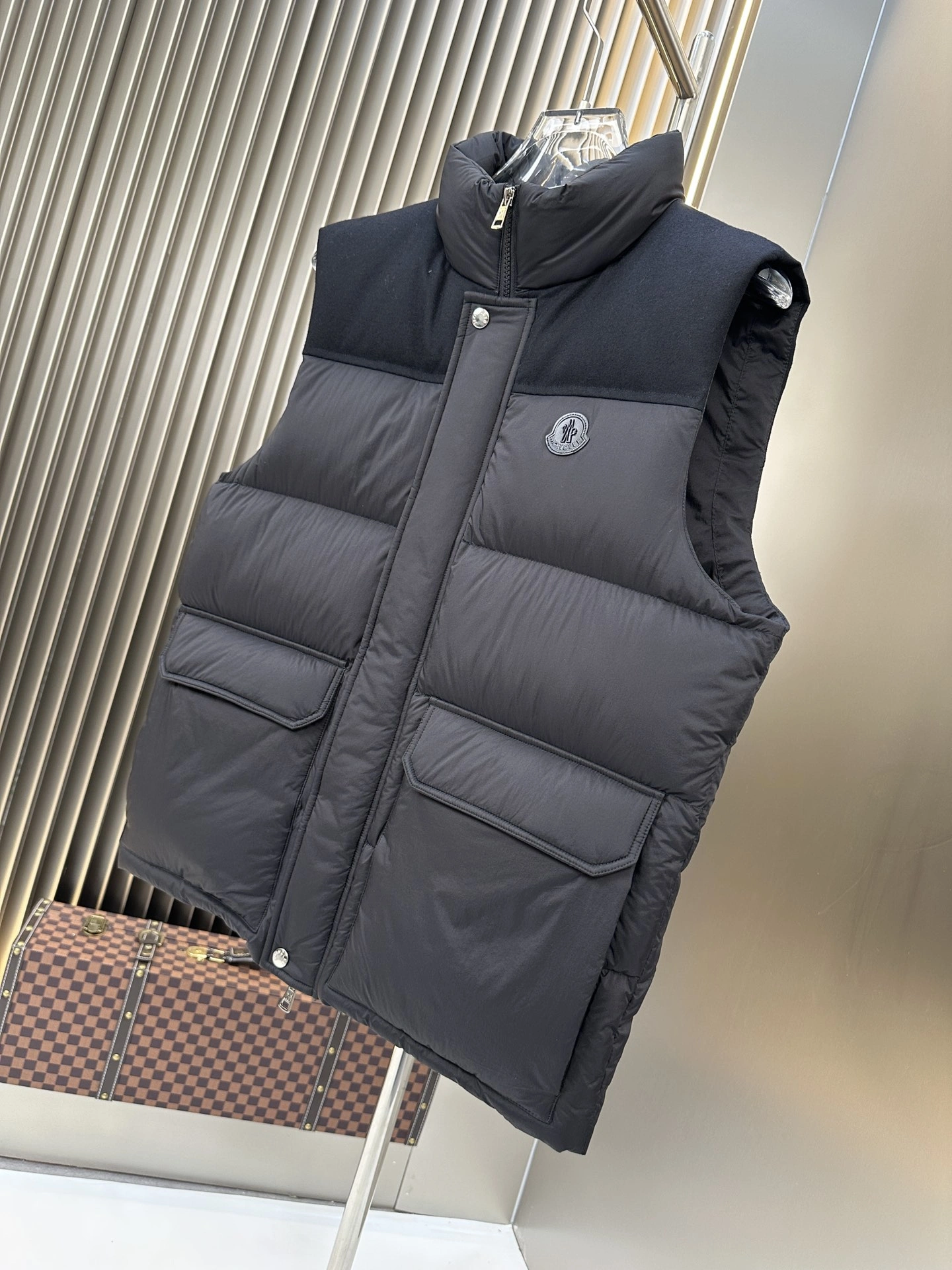 Moncler Down Jackets Supportive 145974