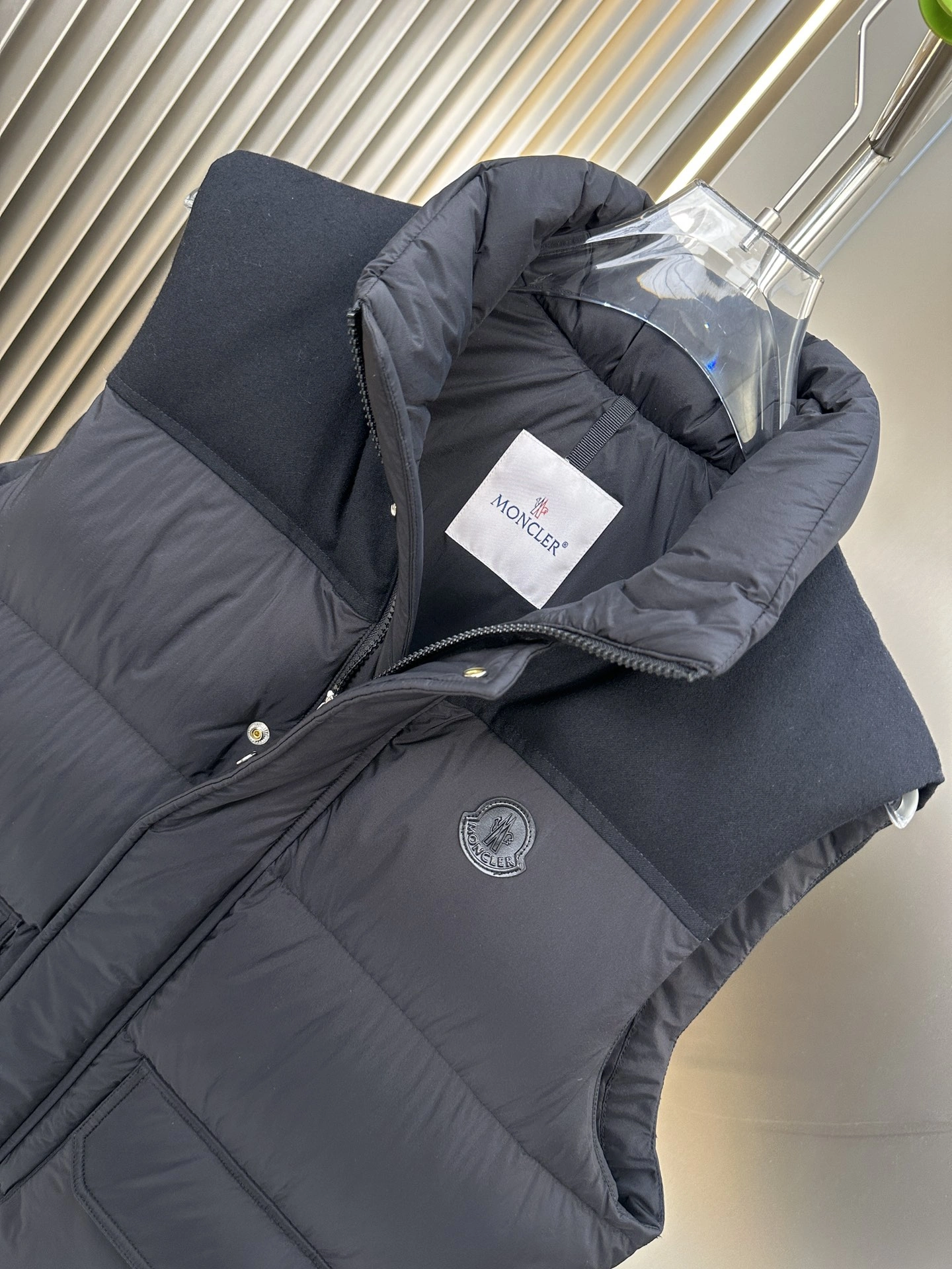 Moncler Down Jackets Supportive 145974