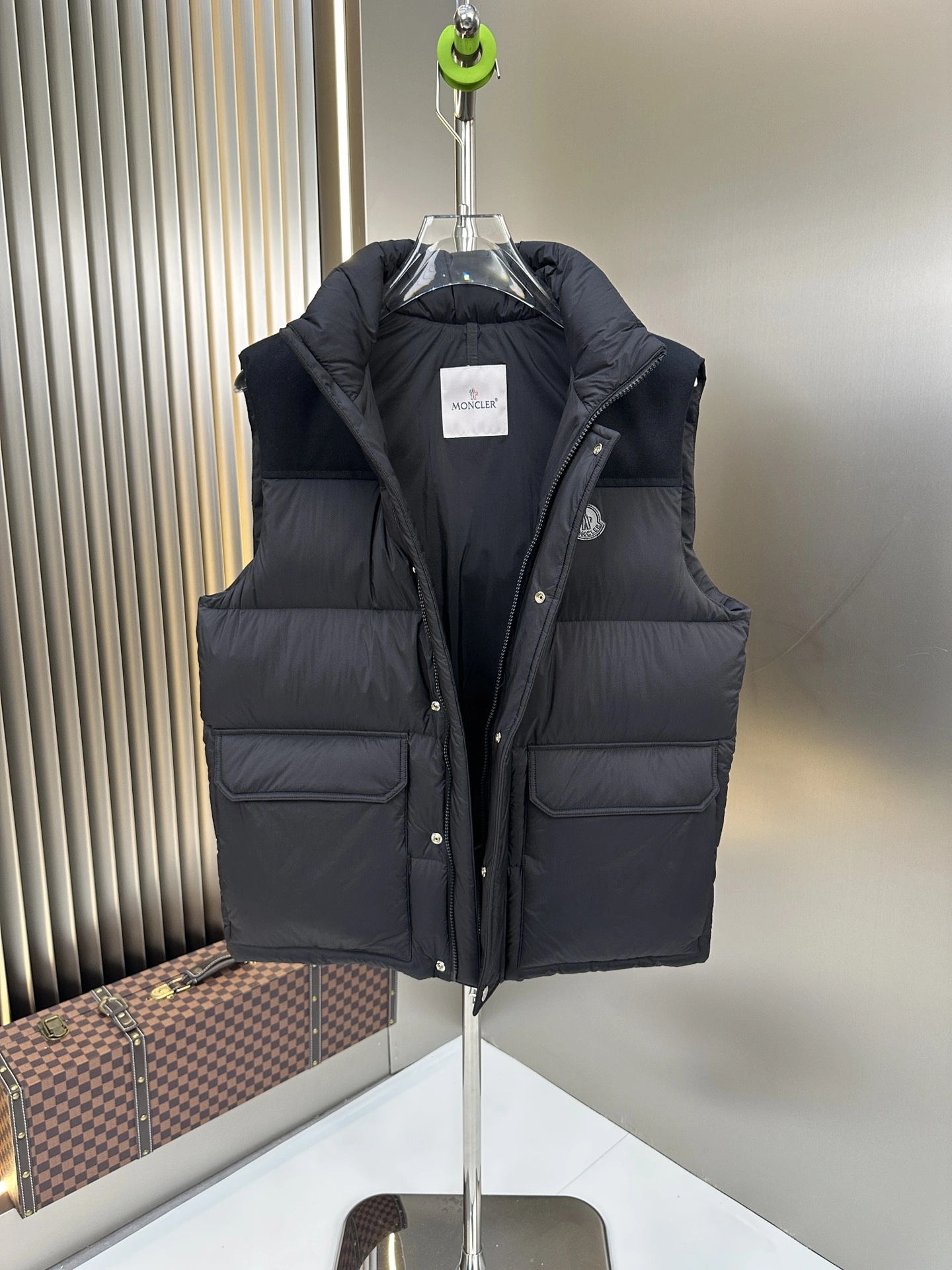 Moncler Down Jackets Supportive 145974