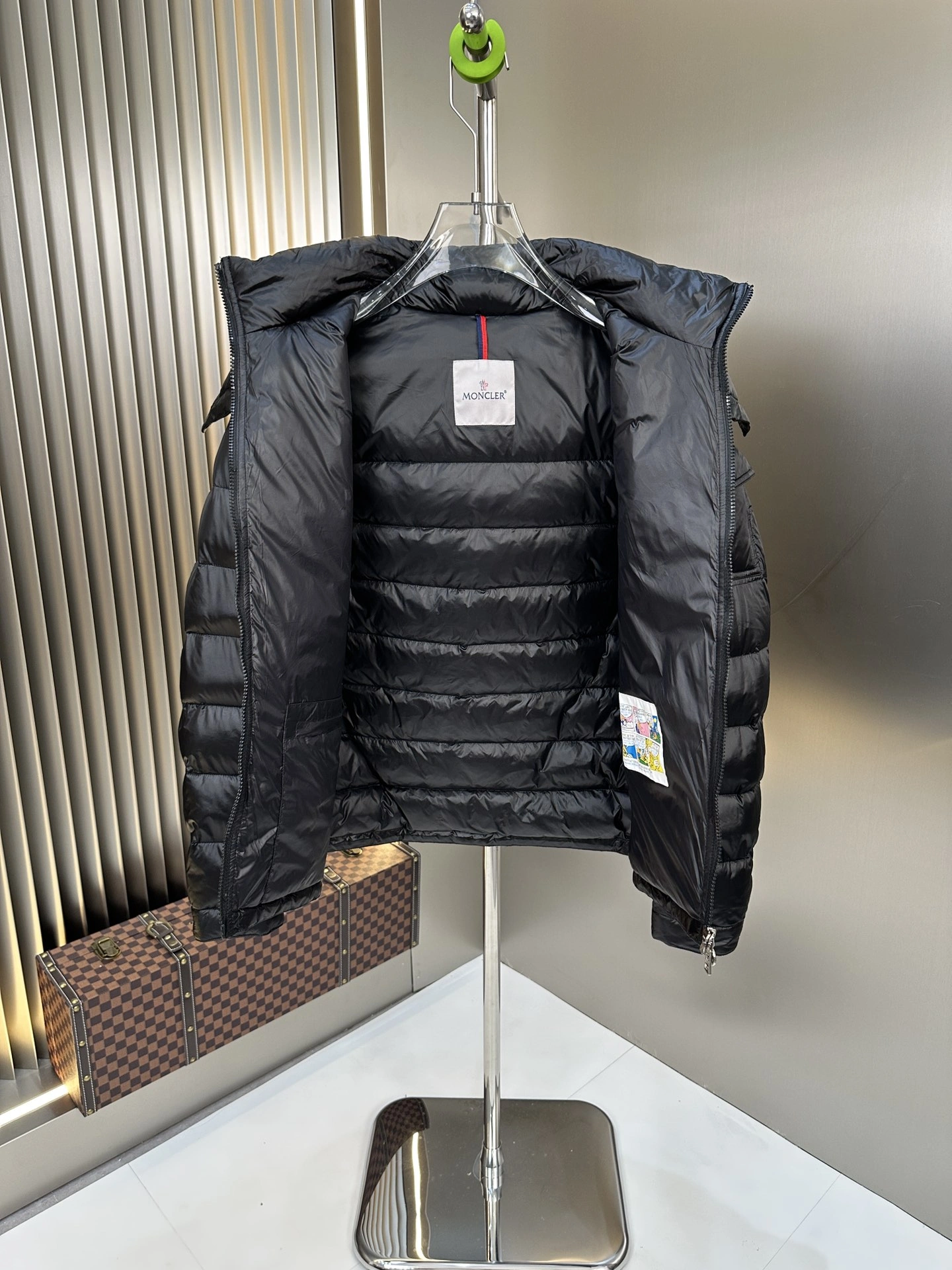 Durable Moncler Down Jackets 145971