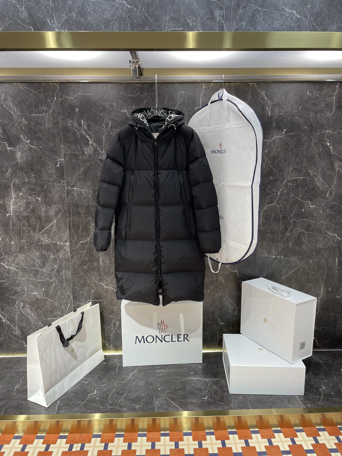 Tailored Moncler Down Jackets 145964