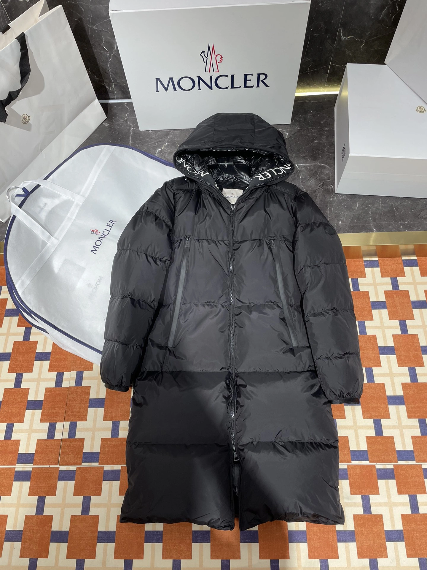 Tailored Moncler Down Jackets 145964