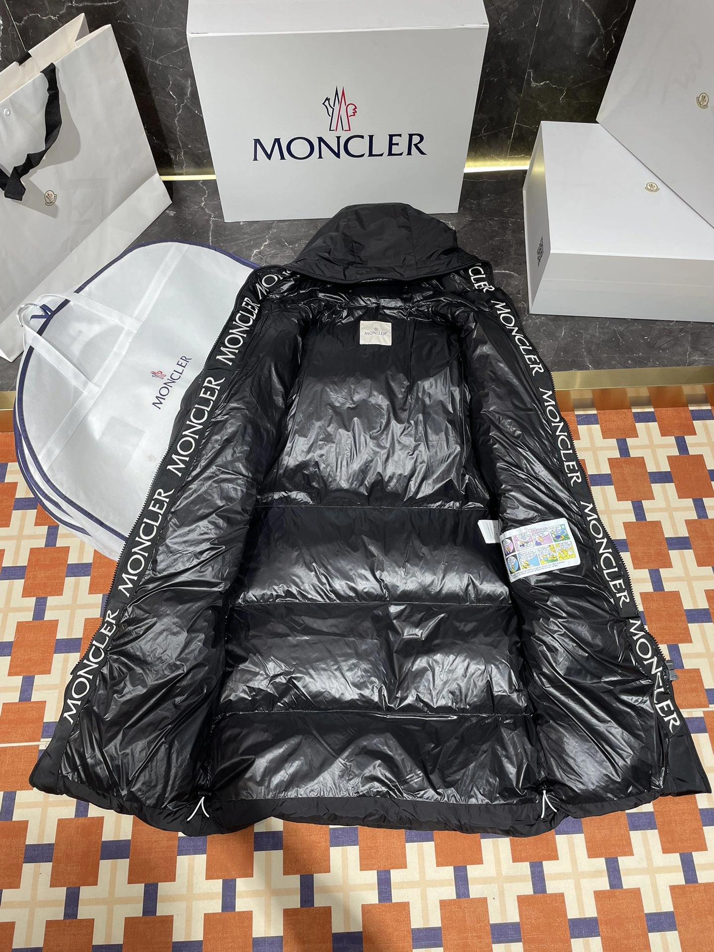 Tailored Moncler Down Jackets 145964