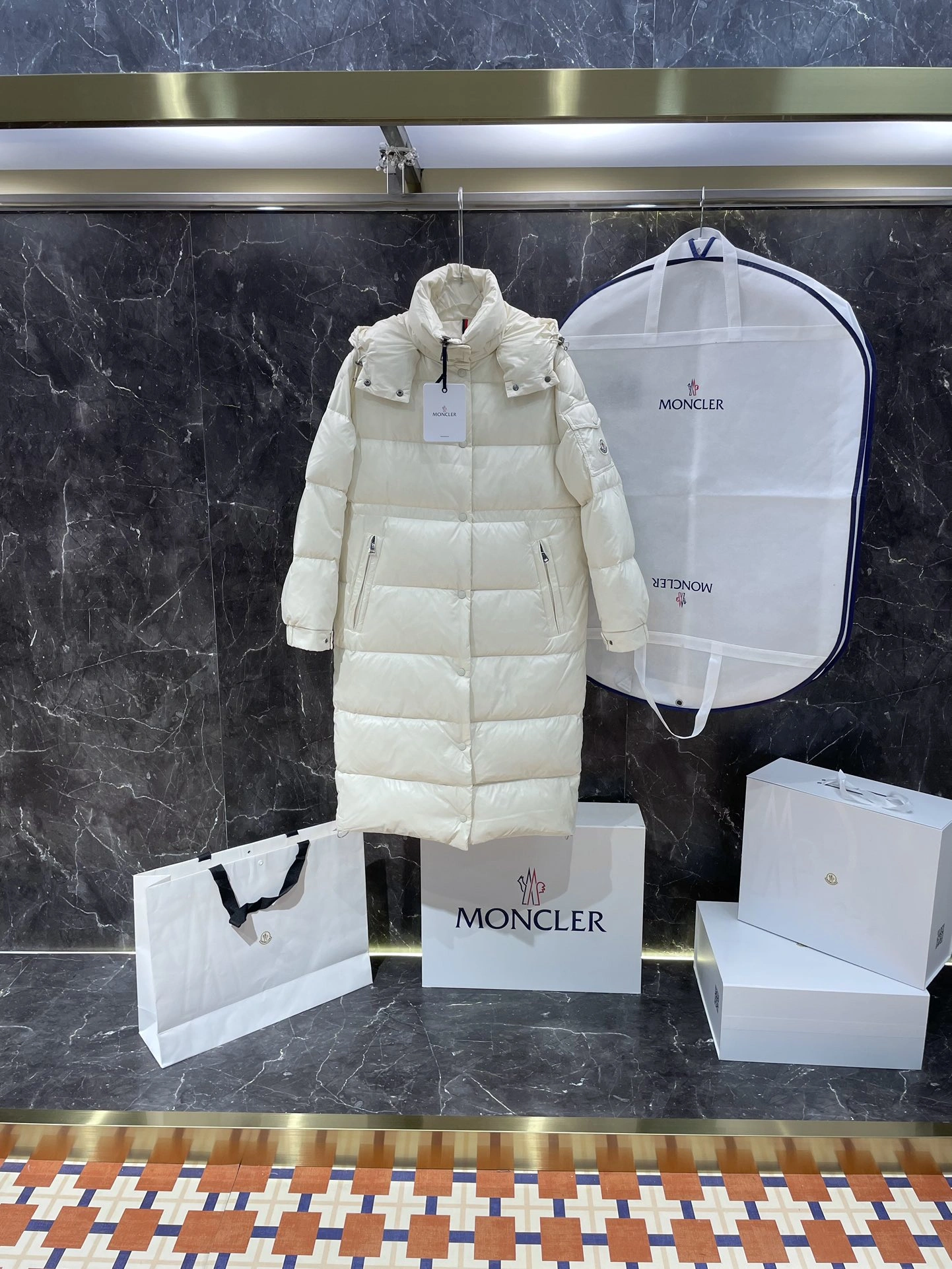 Moncler Down Jackets Unisex 139517