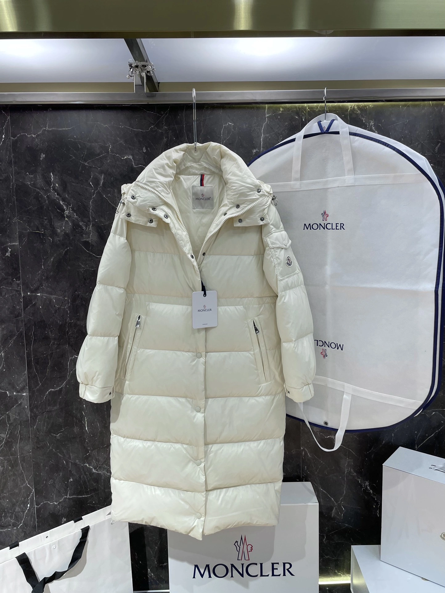 Moncler Down Jackets Unisex 139517