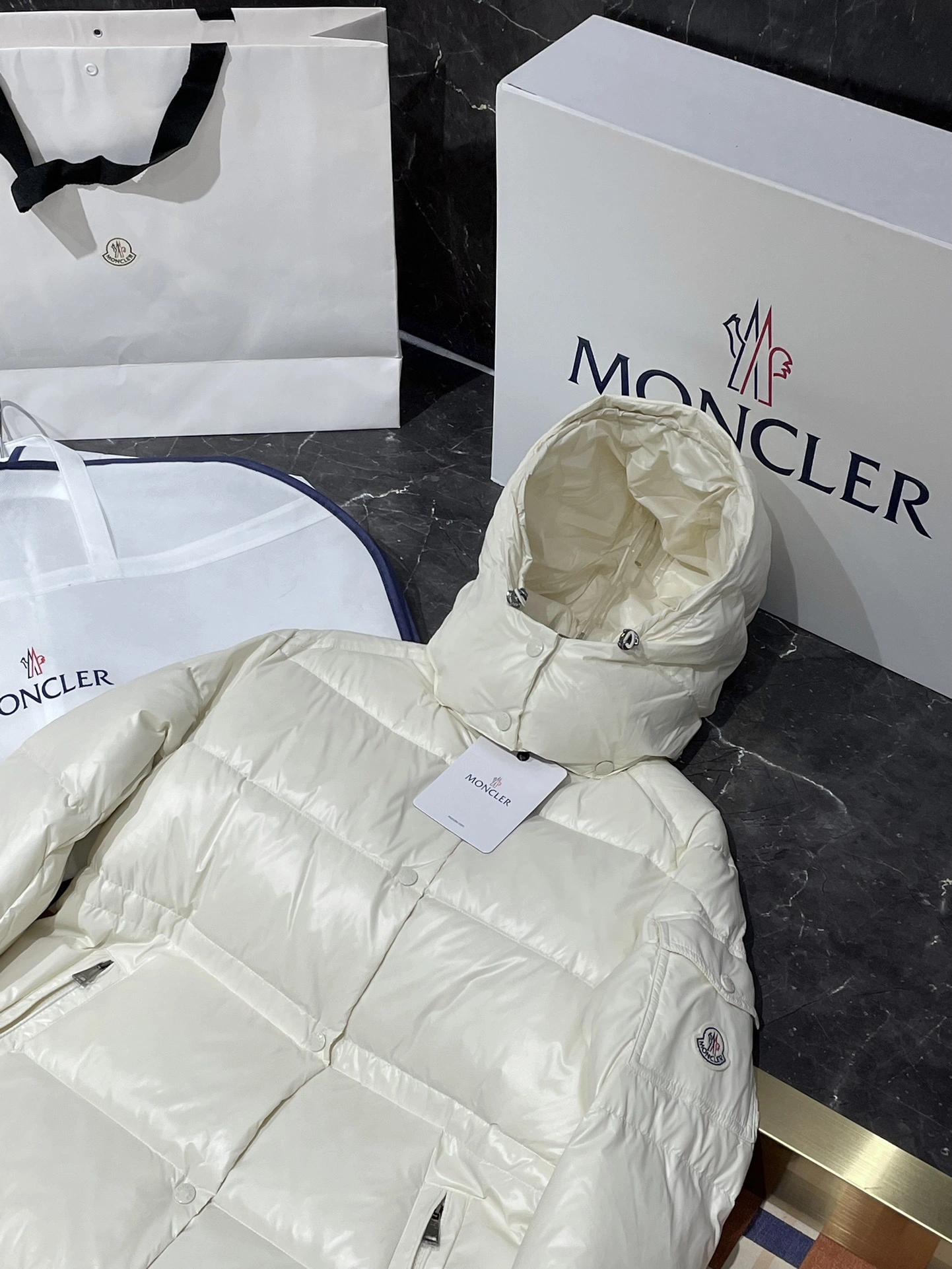 Moncler Down Jackets Unisex 139517
