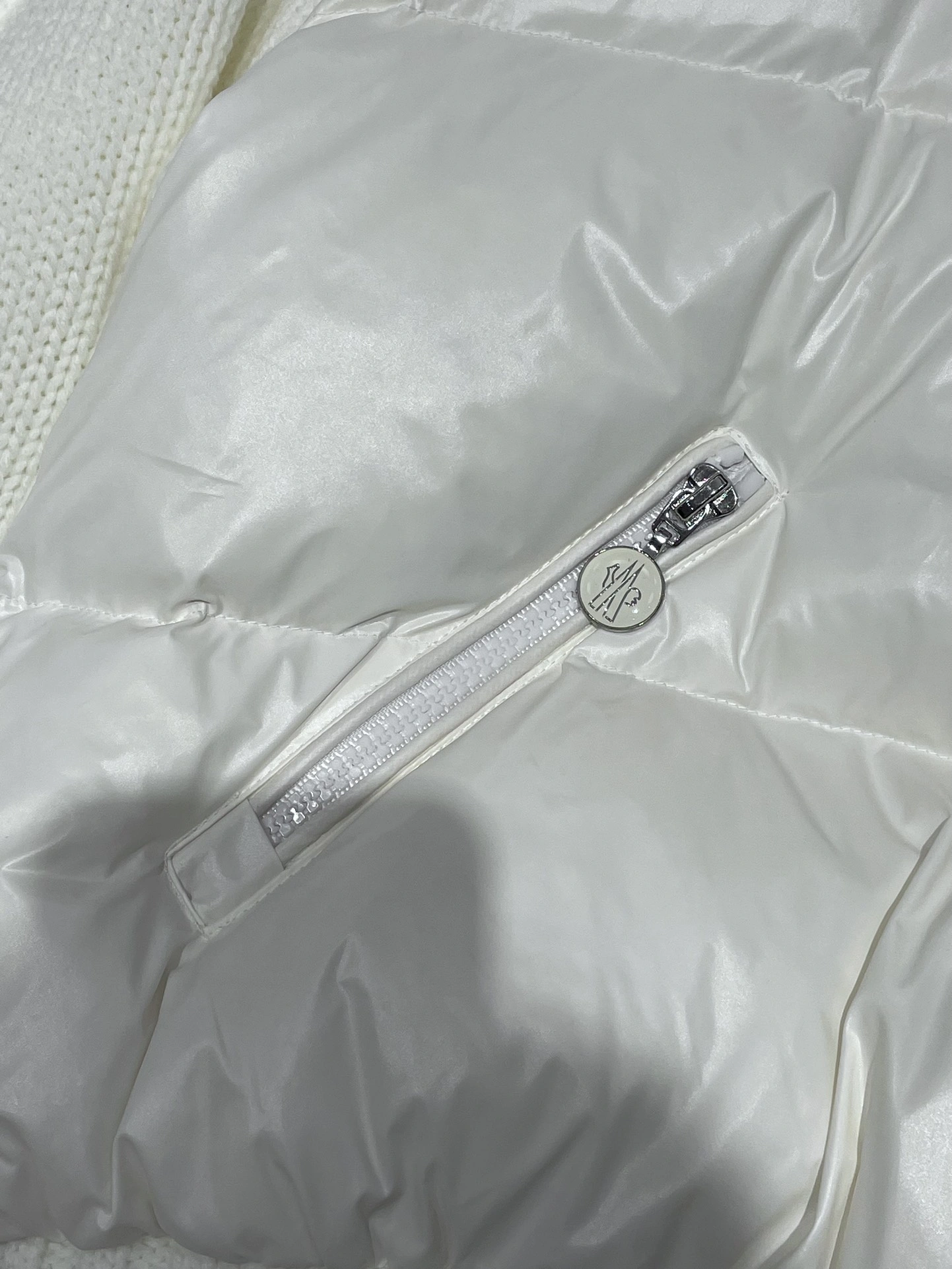Moncler Down Jackets Sporty 145959