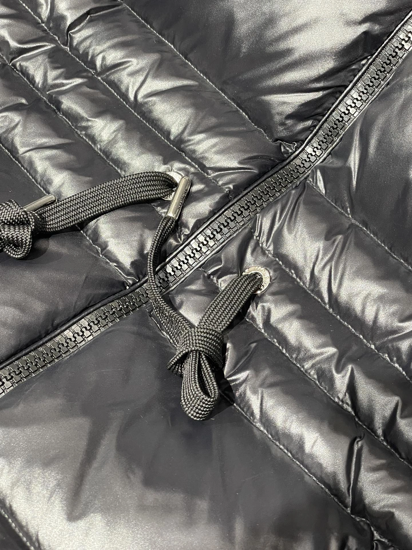 Resilient Moncler Down Jackets 145961