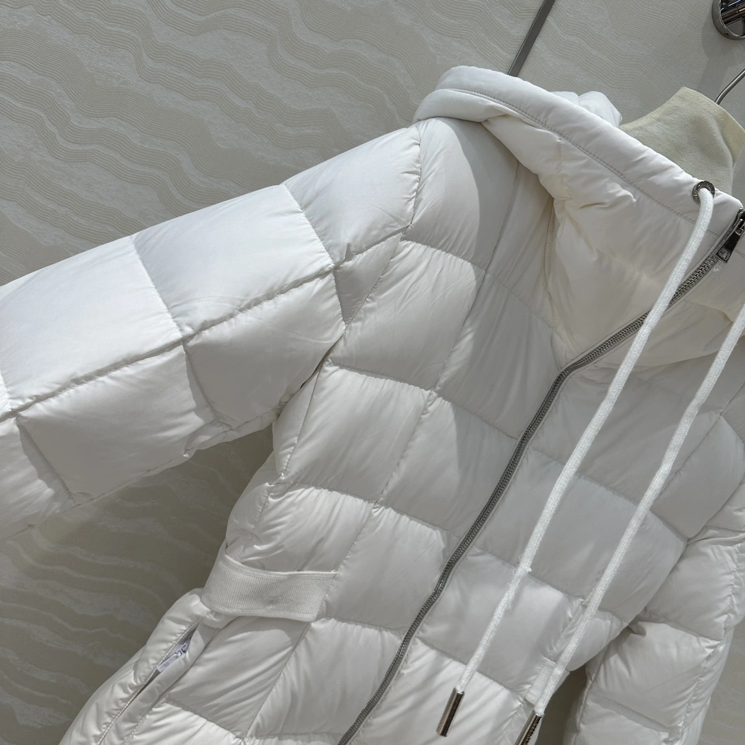 Stylish Moncler Down Jackets 145962