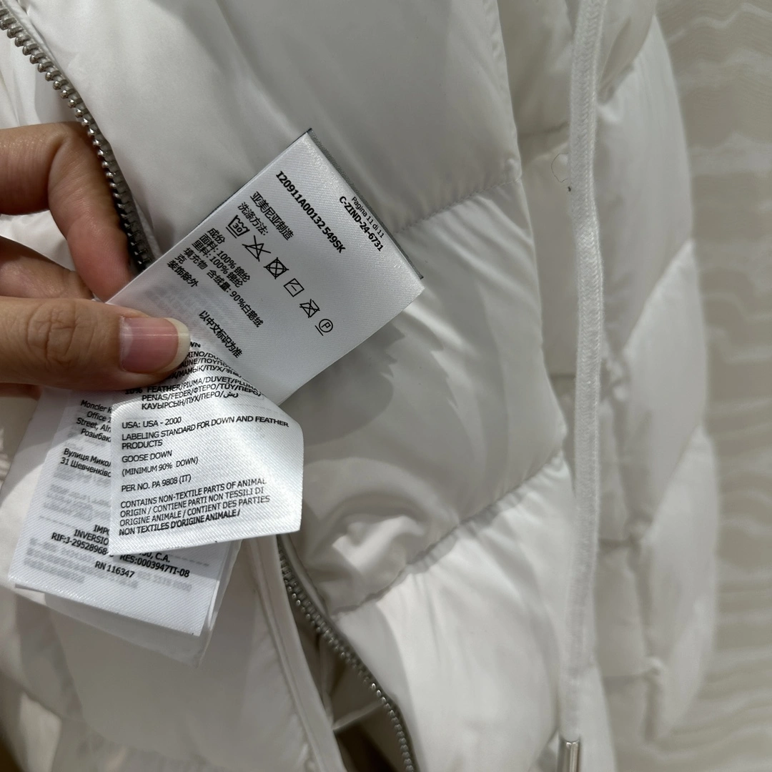 Stylish Moncler Down Jackets 145962