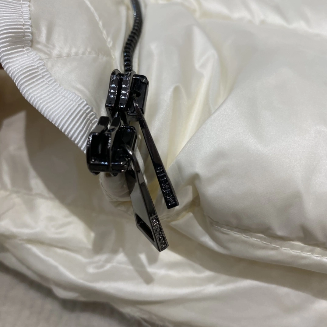 EasyMatch Moncler Down Jackets 145951