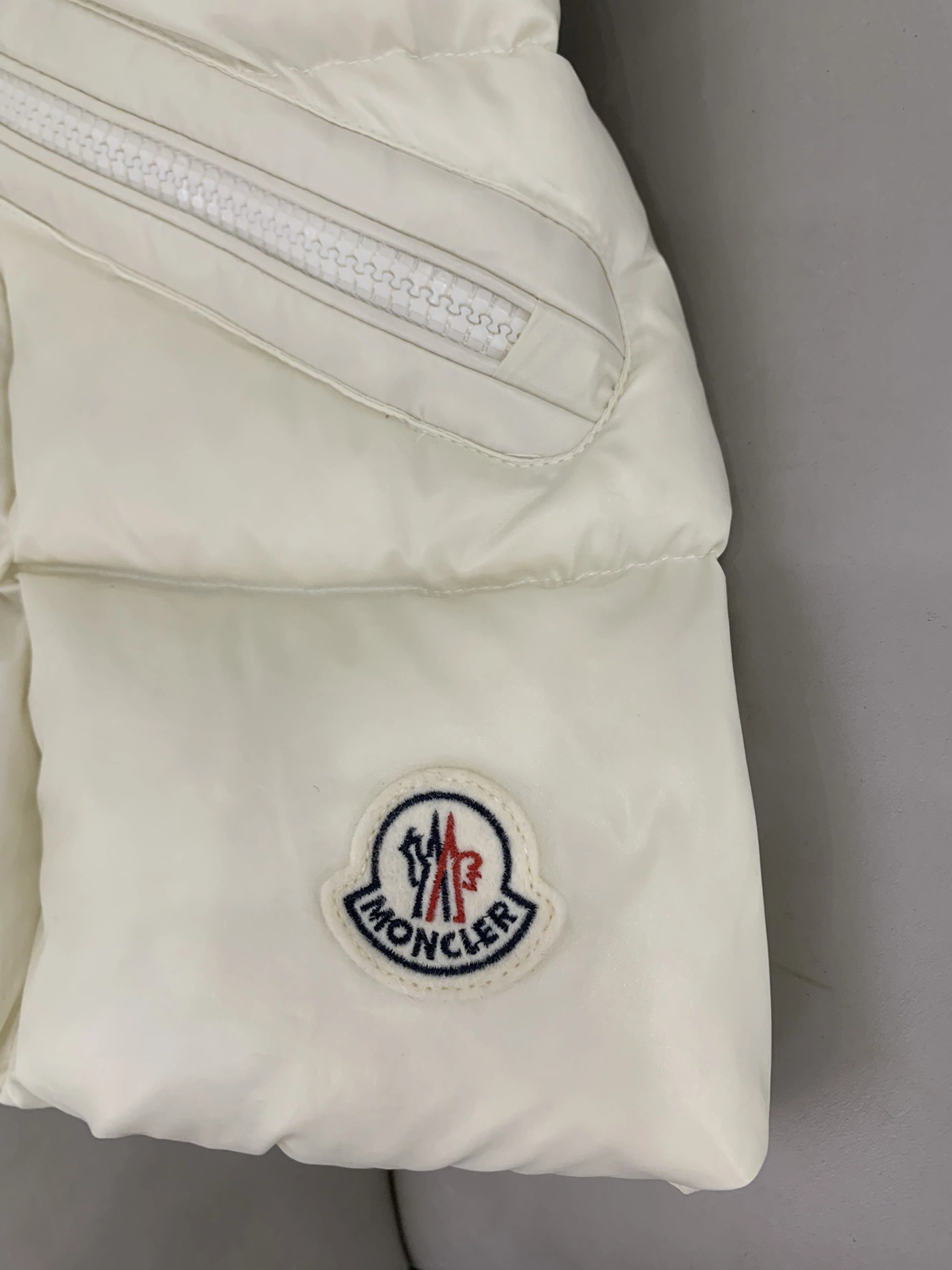 ZipUp Moncler Down Jackets 145957